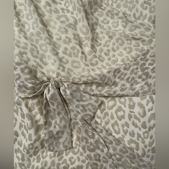 Express Animal Print Top - Picture 5 of 10